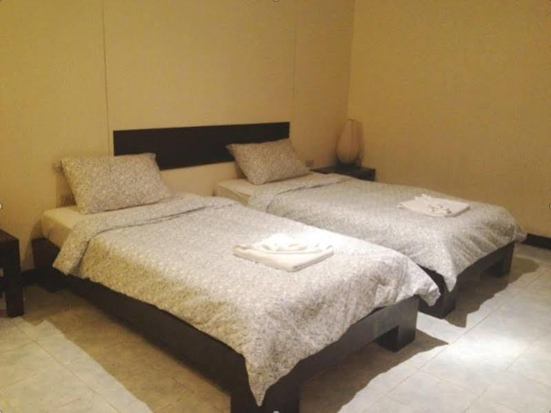 Oyo 244 Roar Inn Patong Εξωτερικό φωτογραφία